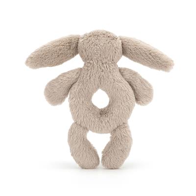 Lapin à la recherche d'un hochet