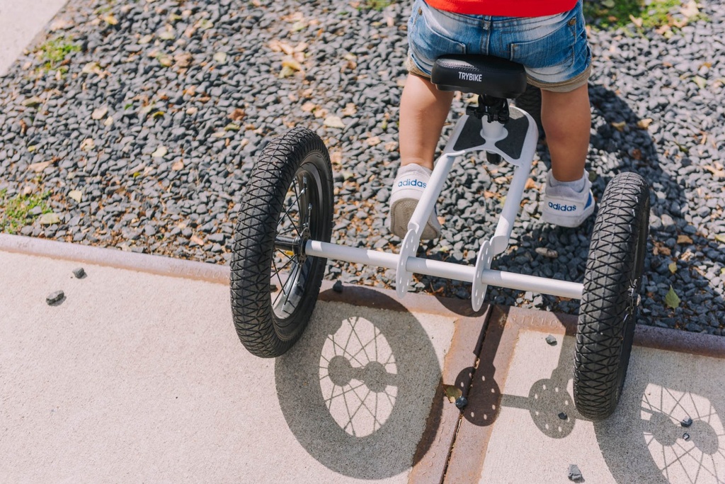 Trike Kit met zwarte banden – van loopfiets naar driewieler