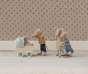 Kinderwagen met babymuis