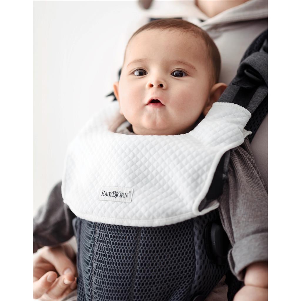 Bib for baby carrier harmony