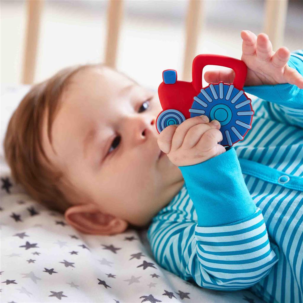 Gripping toy tractor