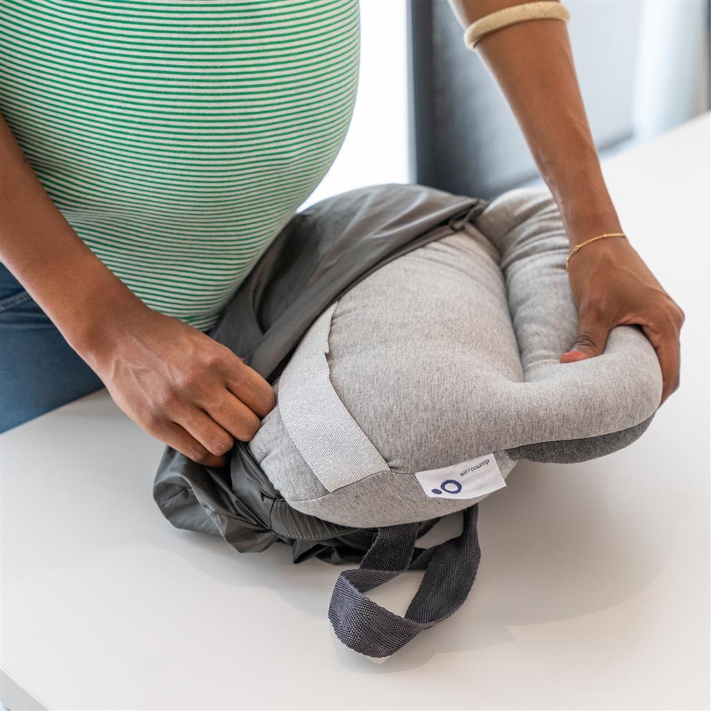 Maternity pillow on the go