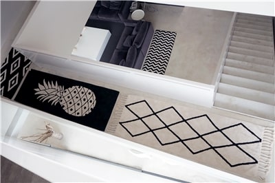 Tapis noir et blanc