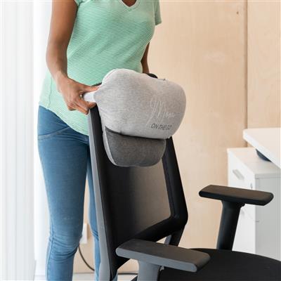 Maternity pillow on the go