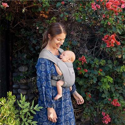 Porte-bébé embrassant la maille d'air douce