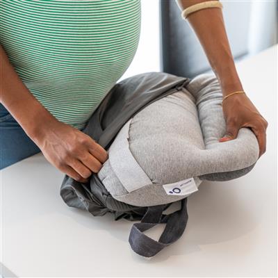 Maternity pillow on the go