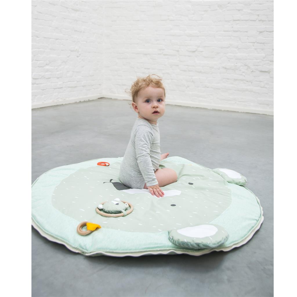 Play mat with arches