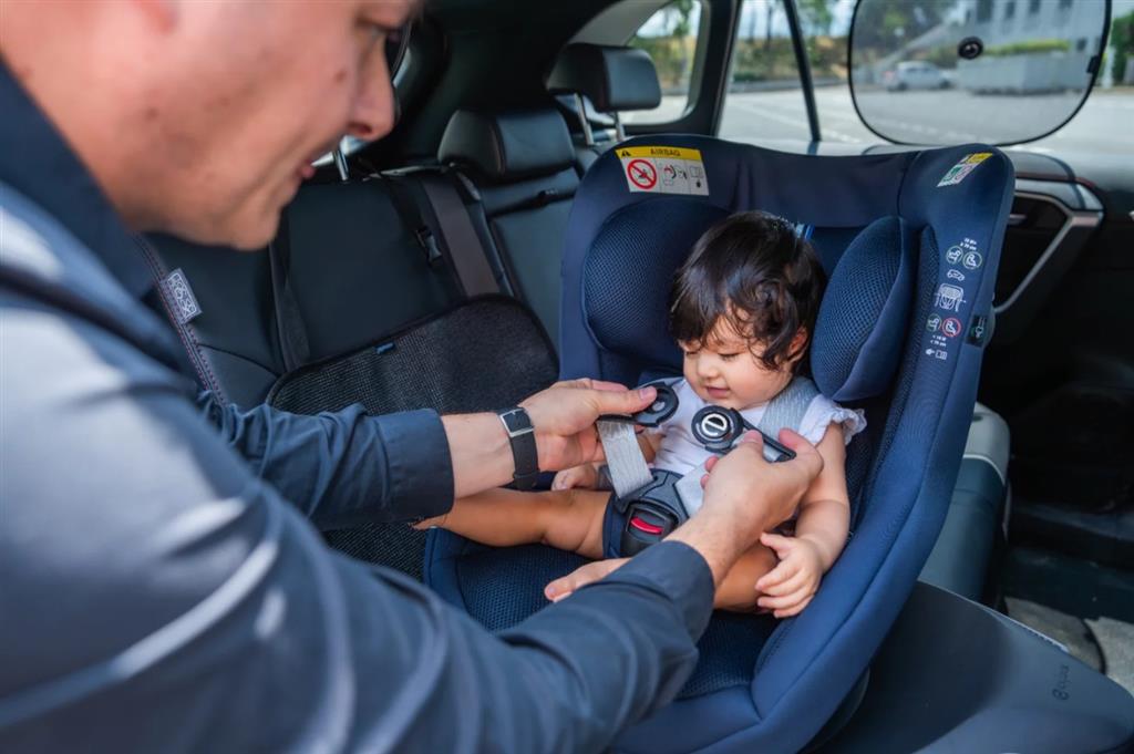 Car seat belt safety clip