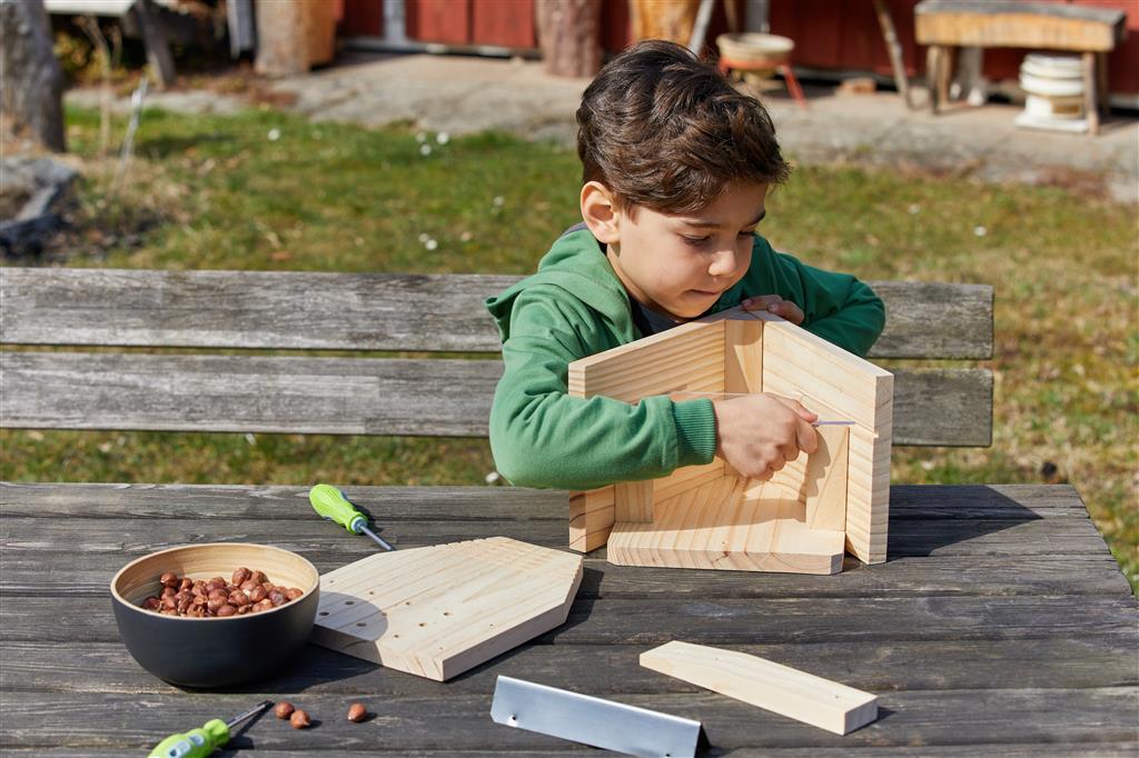 Terra kids - building kit squirrel feeder house