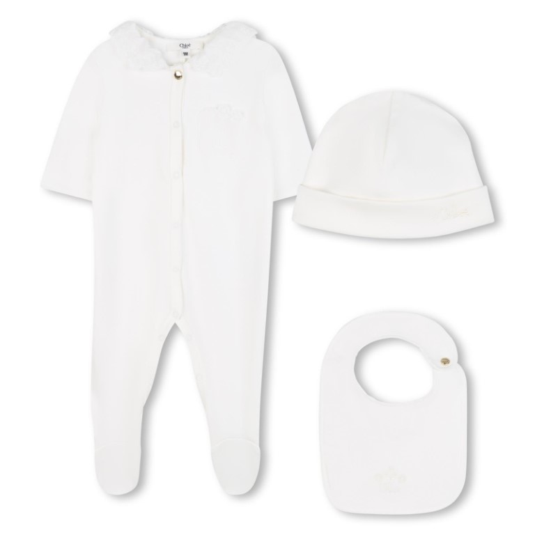 Pyjama set met muts en slabbetje – biokatoen met geborduurde bloemen
