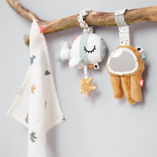 Hanging toy to go sea friends set