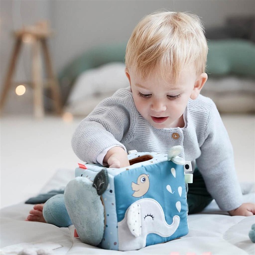 Activity cube deer friends  